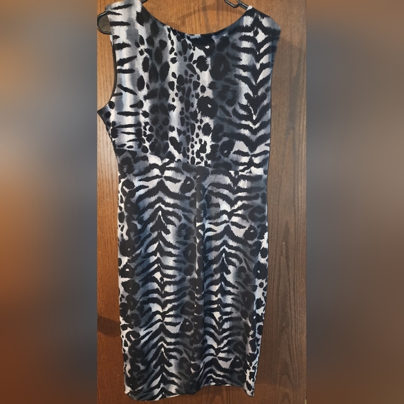 Very beautiful dress, worn one time. - Picture 3 of 3